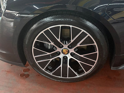 2023 Porsche TAYCAN photo 8