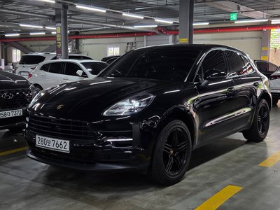 PORSCHE MACAN - 1
