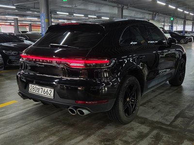 PORSCHE MACAN - 4