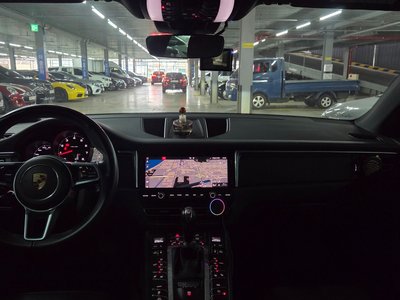 PORSCHE MACAN - 5