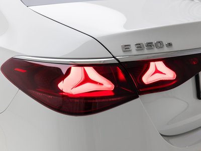2025 Mercedes-BENZ E-CLASS — миниатюра 18