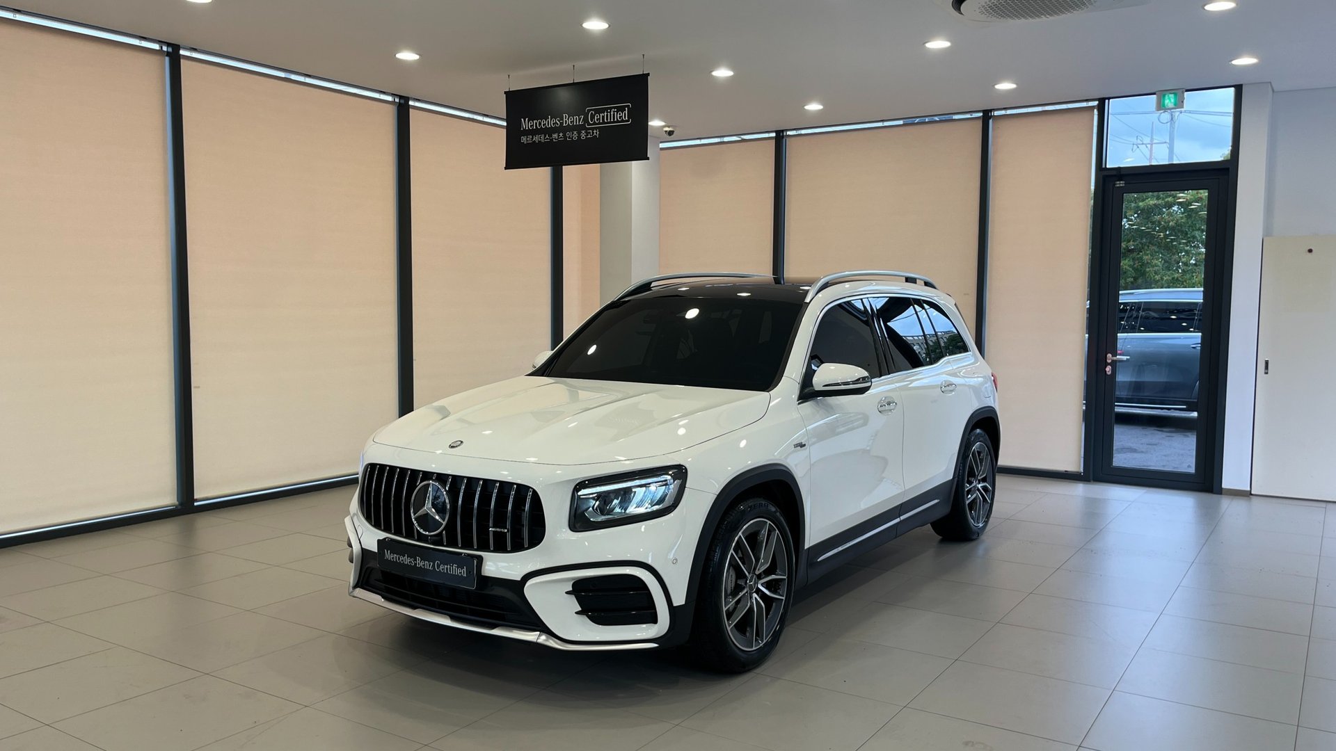 MERCEDES-BENZ GLB - View 1