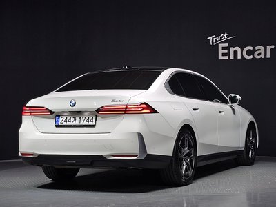 BMW 5 SERIES - 4