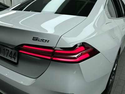BMW 5 SERIES - 10