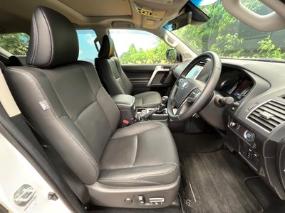 TOYOTA LAND CRUISER PRADO - 8