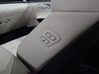 2024 Genesis GV70 — миниатюра 34
