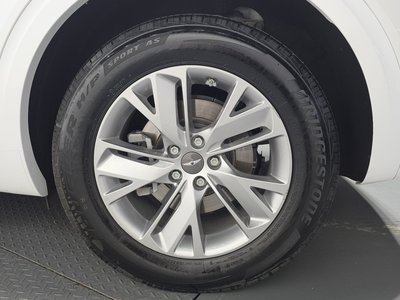 صورة 8 لـ 2024 Genesis GV70