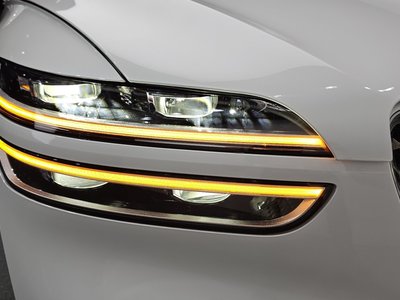 صورة 9 لـ 2024 Genesis GV70