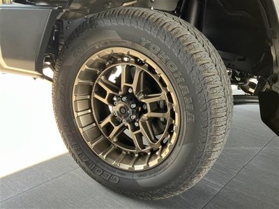 TOYOTA LAND CRUISER 70 - 5