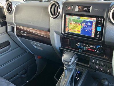 TOYOTA LAND CRUISER 70 - 9