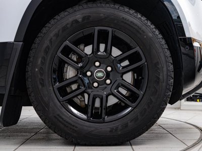 LAND ROVER DEFENDER - 4