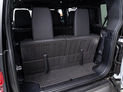 LAND ROVER DEFENDER - 7