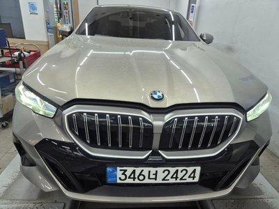 BMW 5 SERIES - 1