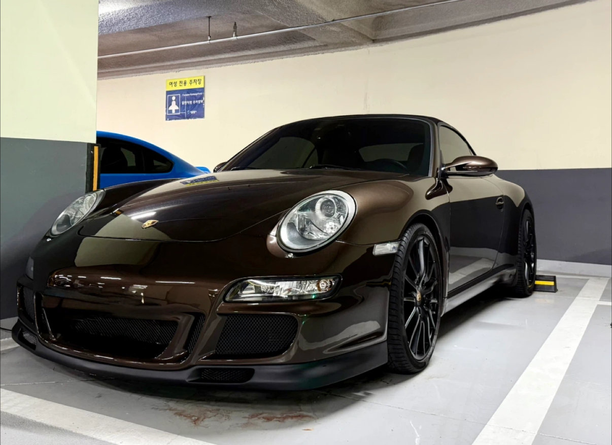 PORSCHE 911 - View 1