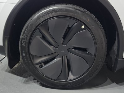 TESLA MODEL Y - 8
