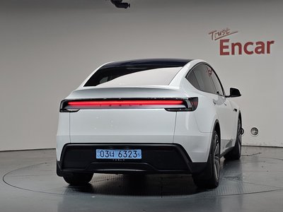 TESLA MODEL Y - 4