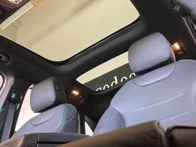 MERCEDES-BENZ GLA - 10