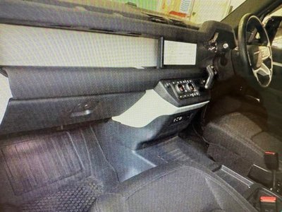 LAND ROVER DEFENDER - 4