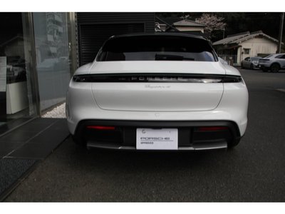 PORSCHE TAYCAN CROSS TURISMO - 9