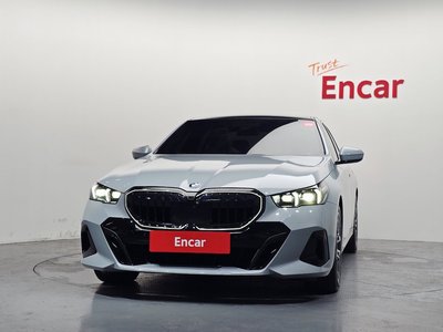 صورة 2 لـ 2025 BMW 5 SERIES