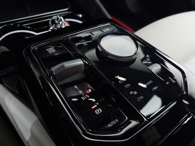 2025 BMW 5 SERIES 缩略图 12
