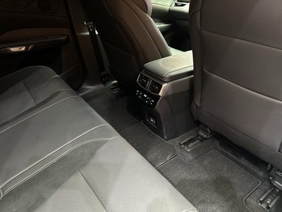 صورة 8 لـ 2023 Lexus RX