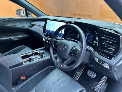 صورة 5 لـ 2023 Lexus RX
