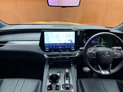 صورة 4 لـ 2023 Lexus RX