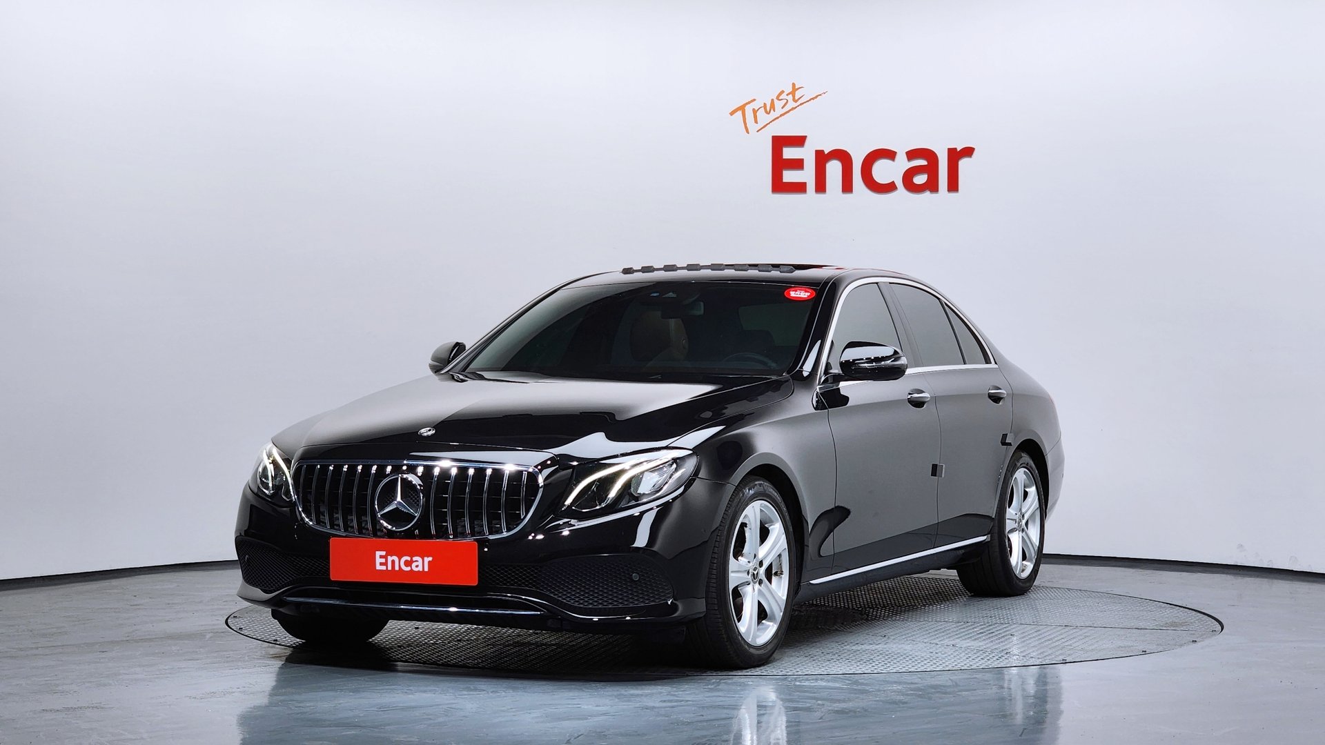 MERCEDES-BENZ E-CLASS - View 1