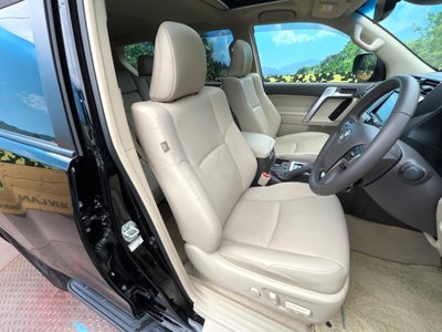 TOYOTA LAND CRUISER PRADO - 8