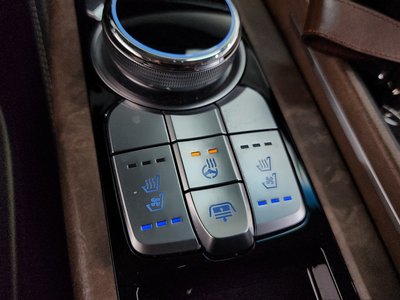 2021 Genesis G90 — миниатюра 19