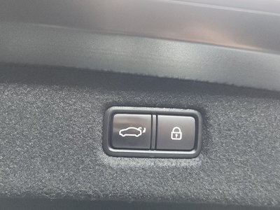 2021 Genesis G90 — миниатюра 25