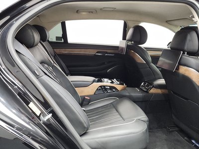2021 Genesis G90 — миниатюра 18