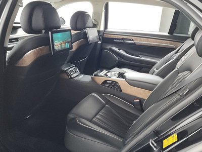 2021 Genesis G90 — миниатюра 17