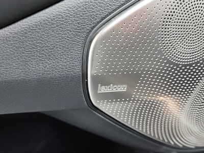 2021 Genesis G90 — миниатюра 37