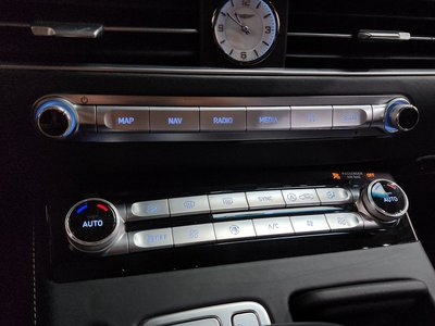2021 Genesis G90 — миниатюра 32