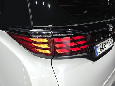 TOYOTA ALPHARD - 10