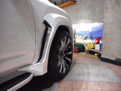 TOYOTA LAND CRUISER 300 - 10