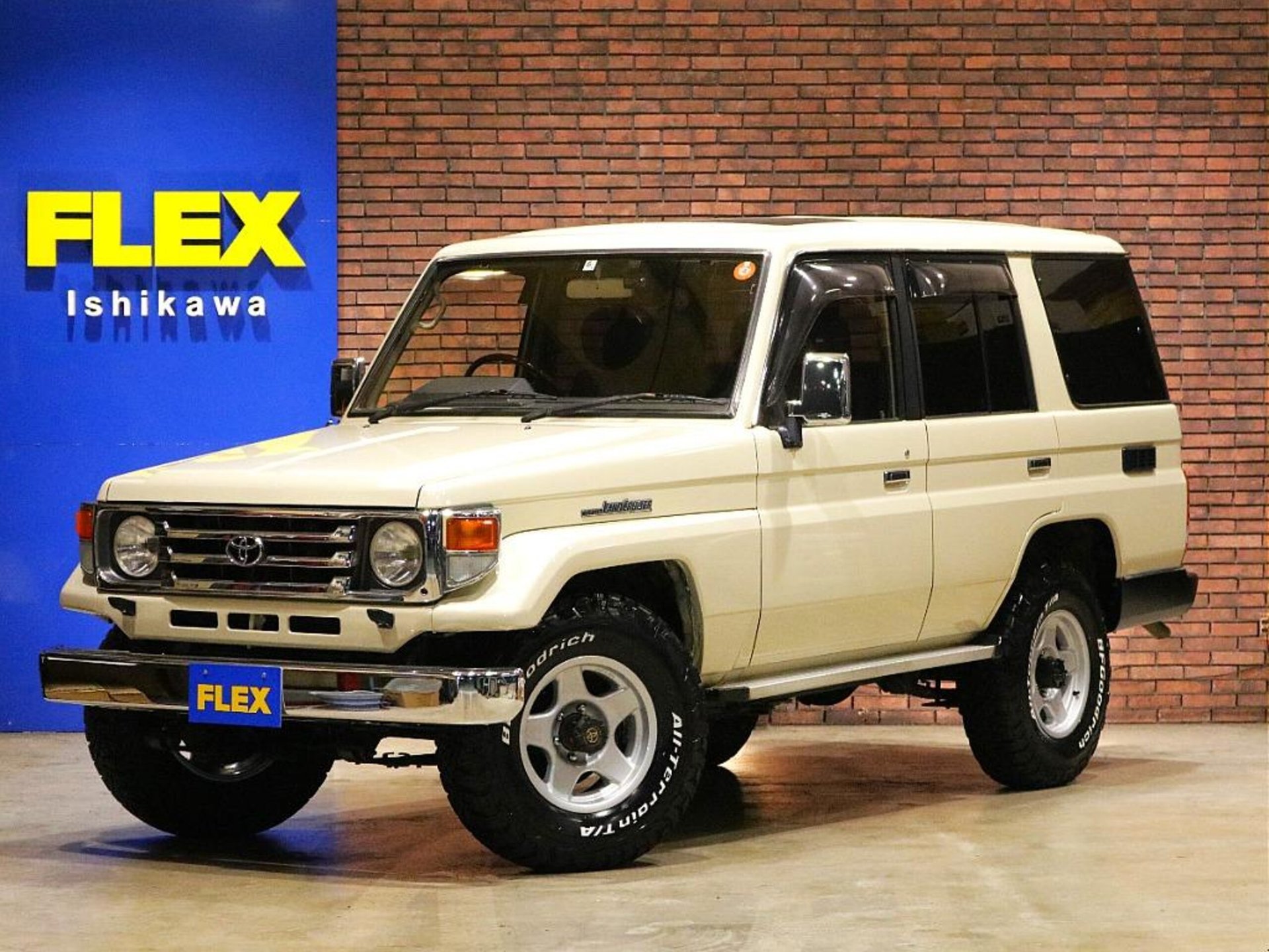 TOYOTA LAND CRUISER 70 - View 1