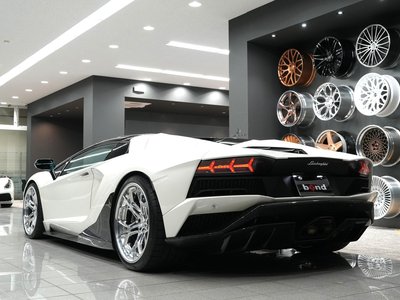 LAMBORGHINI AVENTADOR ROADSTER - 3