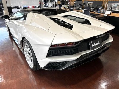 LAMBORGHINI AVENTADOR ROADSTER - 9