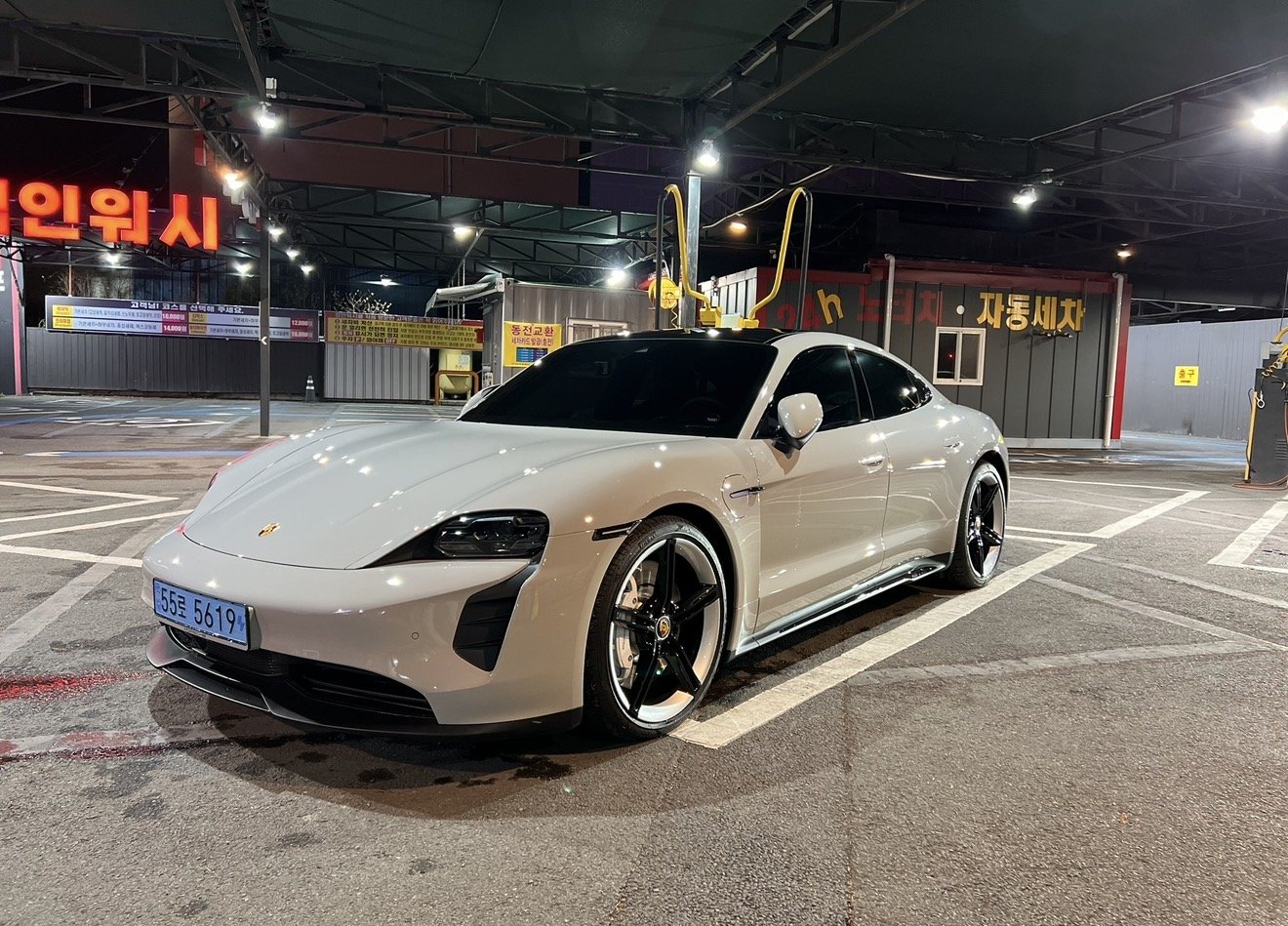 PORSCHE TAYCAN - View 1