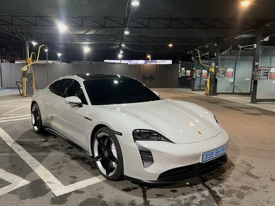 PORSCHE TAYCAN - 7