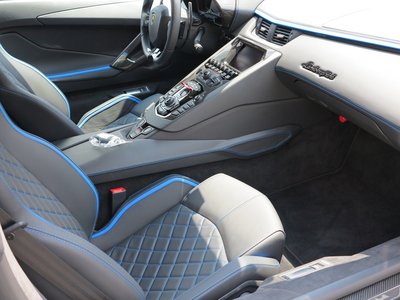LAMBORGHINI AVENTADOR ROADSTER - 6
