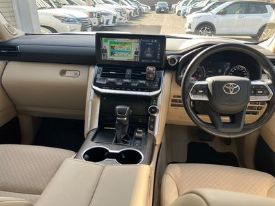 TOYOTA LAND CRUISER 300 - 3