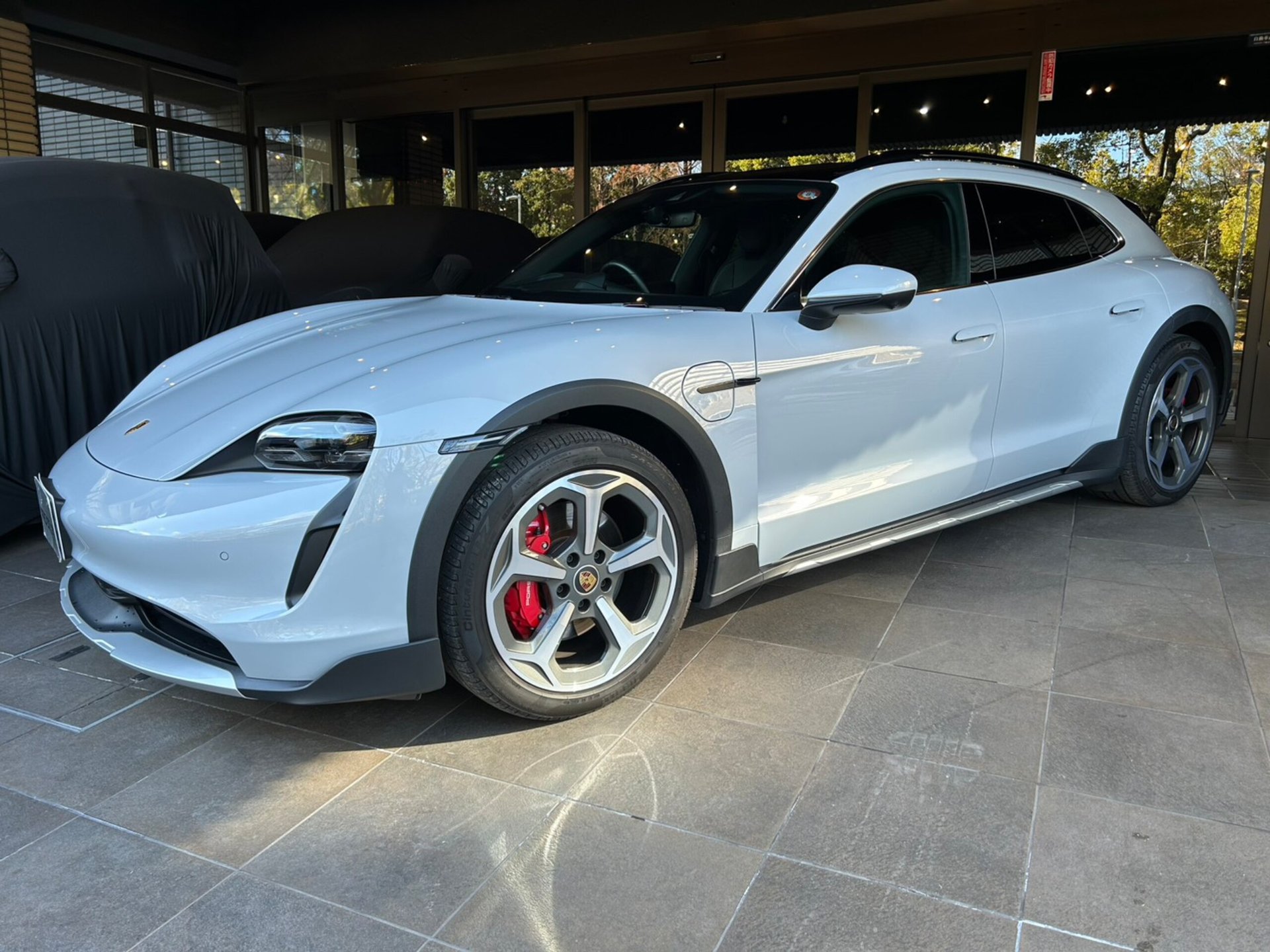 PORSCHE TAYCAN CROSS TURISMO - View 1