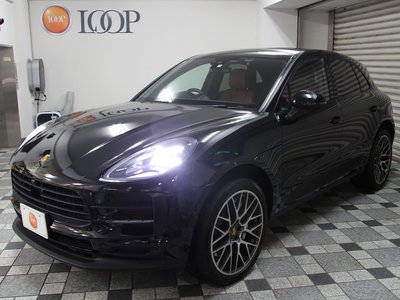 PORSCHE MACAN - 10