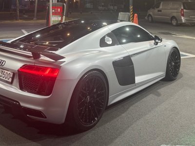 AUDI R8 - 8