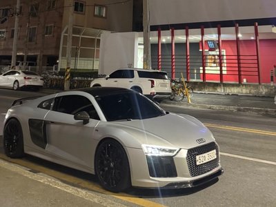 AUDI R8 - 10