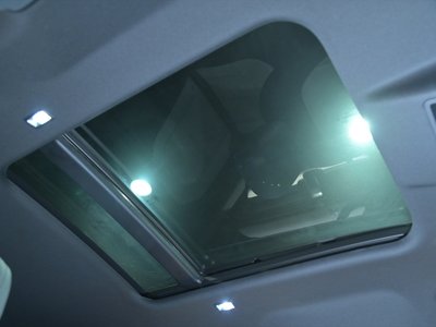 LAND ROVER DEFENDER - 10